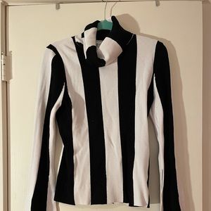 Unique B&W Bell Sleeve Sweater